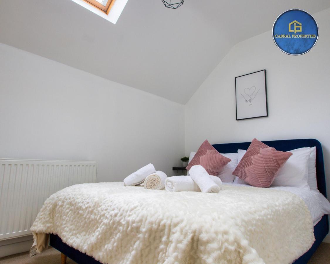 2 Bedroom House By Cabral Monthly Special Price * Reading
