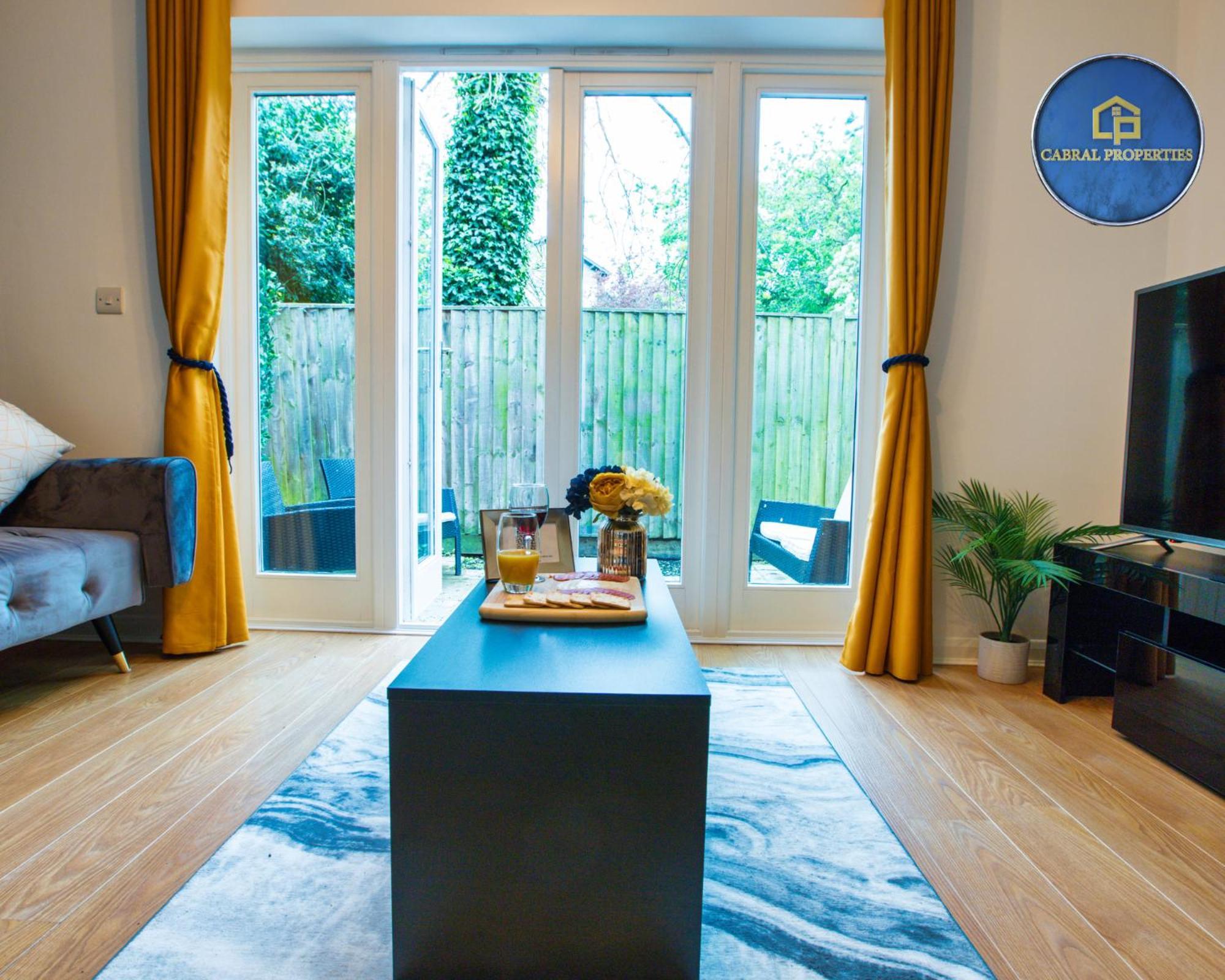 2 Bedroom House By Cabral Monthly Special Price * Reading